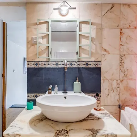 Penthouse In Exclusive Borgo Pio District Apartment Rome